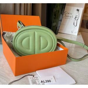 Hermès Women Pre-Loved Bag Very Good Condition